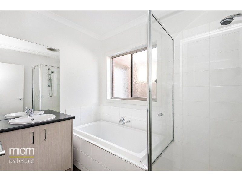 33 Selleck Drive, Point Cook VIC 3030