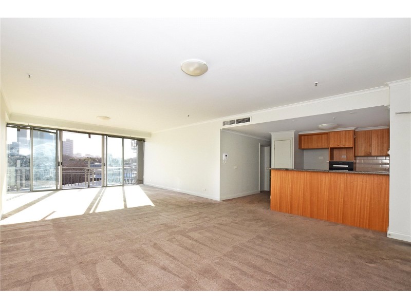 REF 071885/8 Wells Street, Southbank VIC 3006