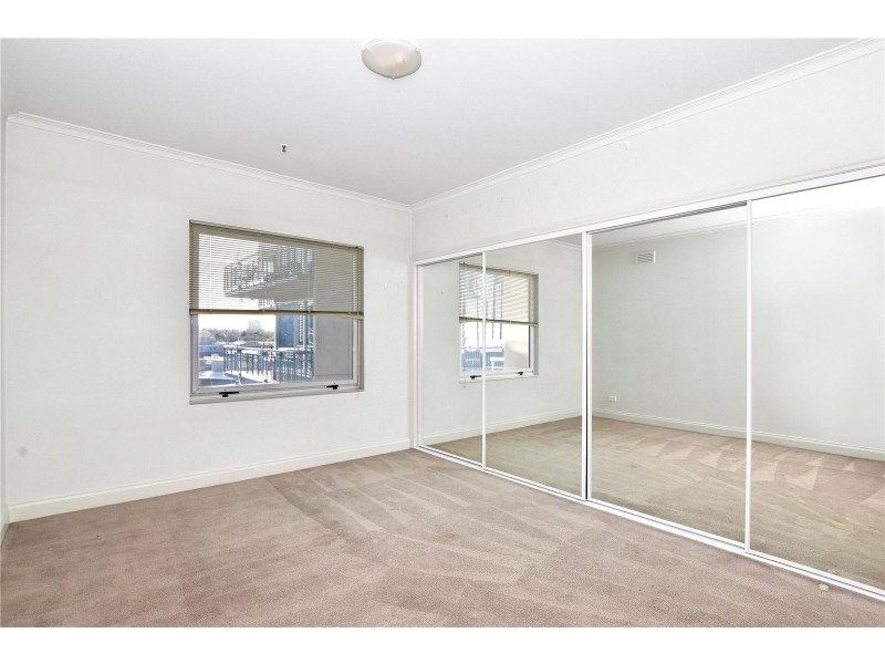 REF 071885/8 Wells Street, Southbank VIC 3006