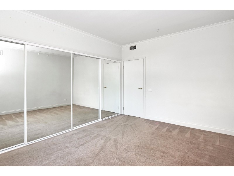 REF 071885/8 Wells Street, Southbank VIC 3006