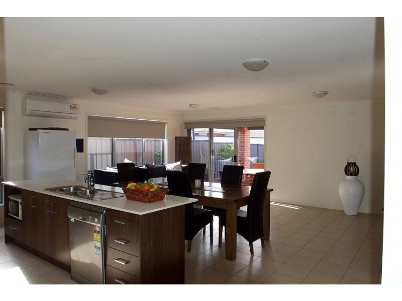 20 Walton Loop, Point Cook VIC 3030