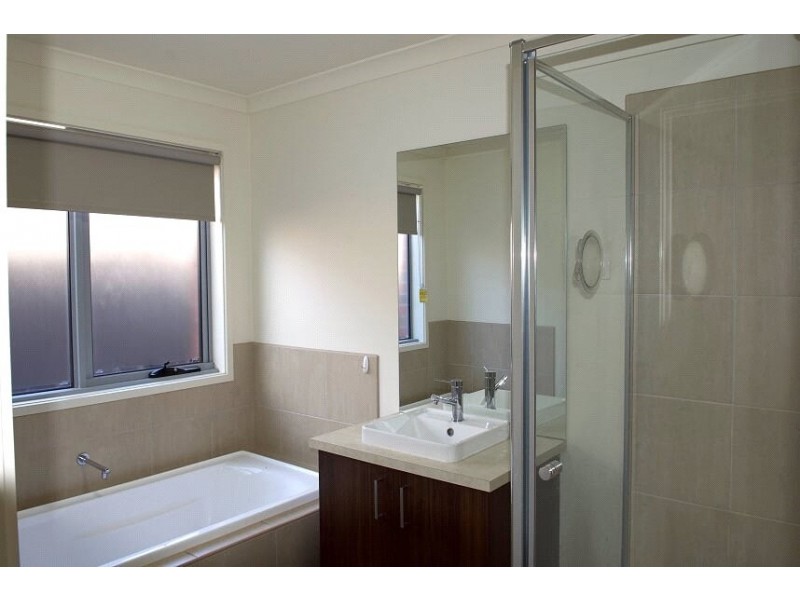 20 Walton Loop, Point Cook VIC 3030