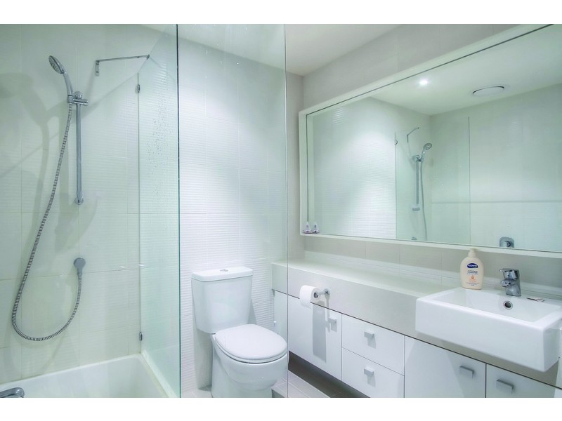 2105/63 Whiteman Street, Southbank VIC 3006