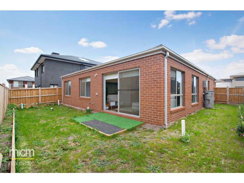 4 Yosemite Street, Point Cook VIC 3030