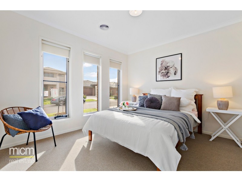 4 Yosemite Street, Point Cook VIC 3030