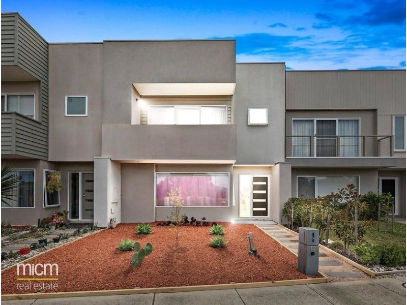 12 Whitetop Drive, Point Cook VIC 3030