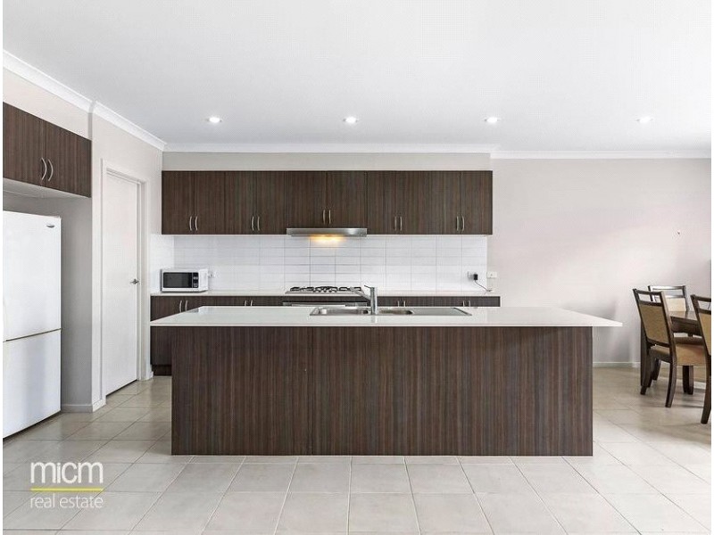 12 Whitetop Drive, Point Cook VIC 3030