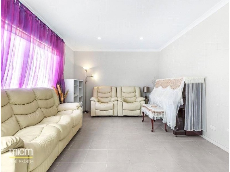 12 Whitetop Drive, Point Cook VIC 3030