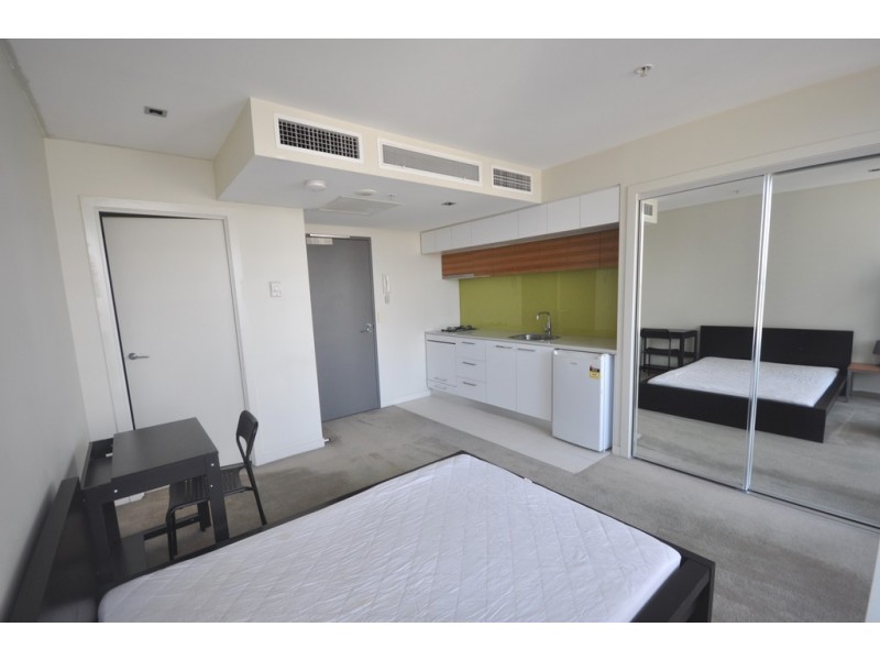 2311B/100 Harbour Esplanade, Docklands VIC 3008