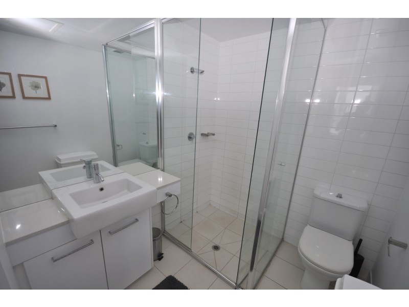 3410B/100 Harbour Esplanade, Docklands VIC 3008