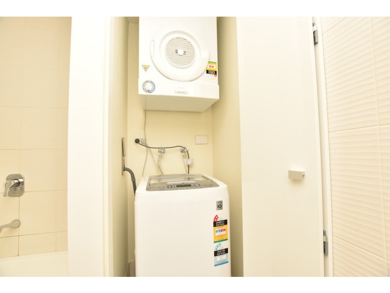 2407/63 Whiteman Street, Southbank VIC 3006