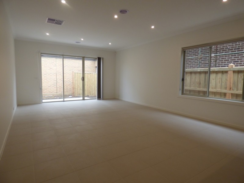 54 Dingo Street, Point Cook VIC 3030