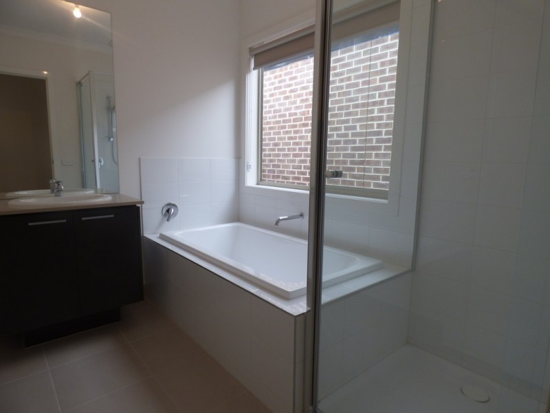 54 Dingo Street, Point Cook VIC 3030