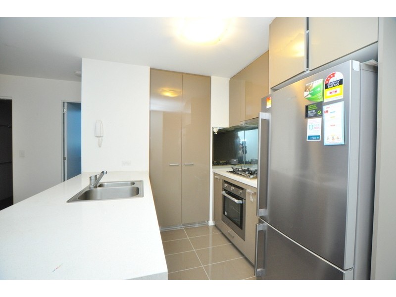REF 081304/241 City Road, Southbank VIC 3006