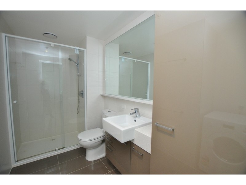 REF 081304/241 City Road, Southbank VIC 3006