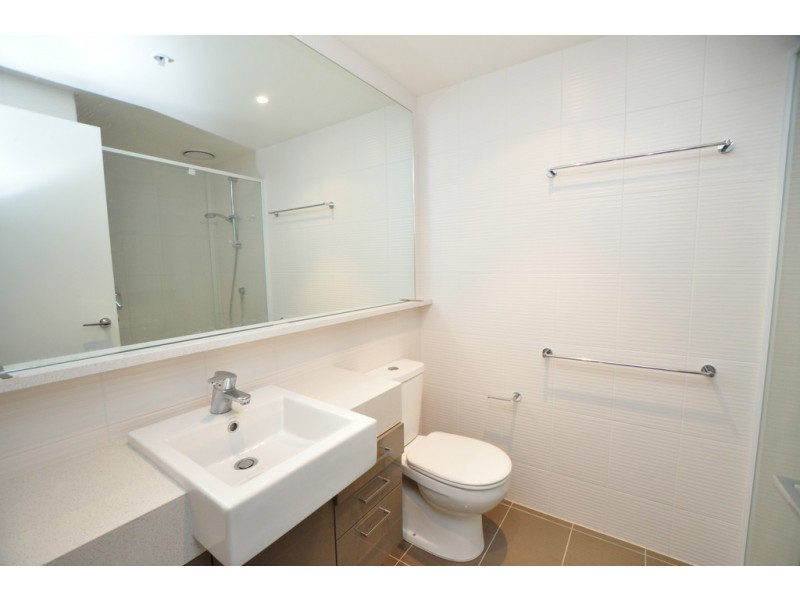 REF 081304/241 City Road, Southbank VIC 3006