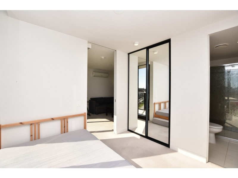 REF 081304/33 Mackenzie Street, Melbourne VIC 3000