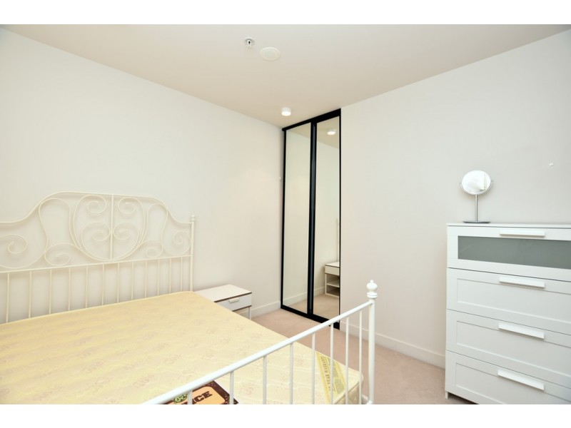 REF 081304/33 Mackenzie Street, Melbourne VIC 3000