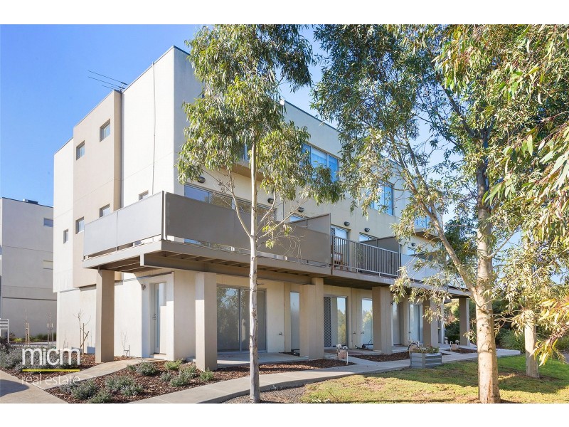 8/1 Clearwater Rise Parade, Truganina VIC 3029