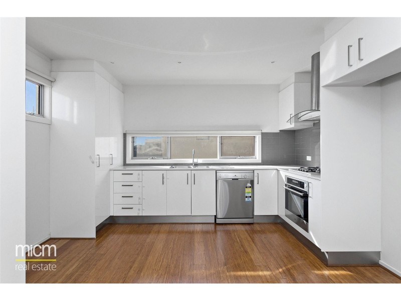 8/1 Clearwater Rise Parade, Truganina VIC 3029