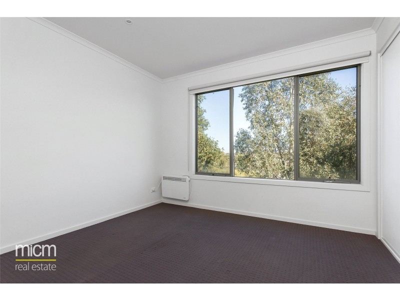 8/1 Clearwater Rise Parade, Truganina VIC 3029
