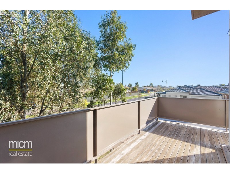 8/1 Clearwater Rise Parade, Truganina VIC 3029