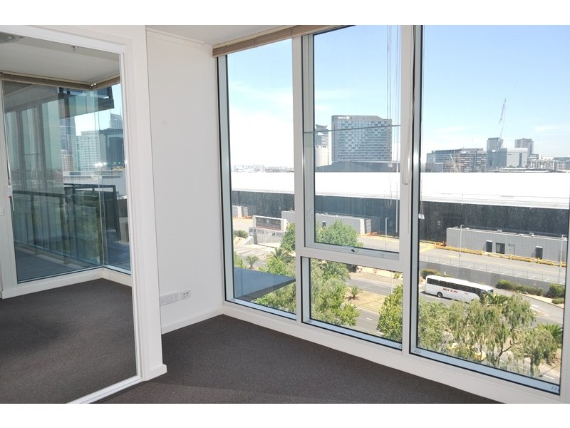 812/63 Whiteman Street, Southbank VIC 3006