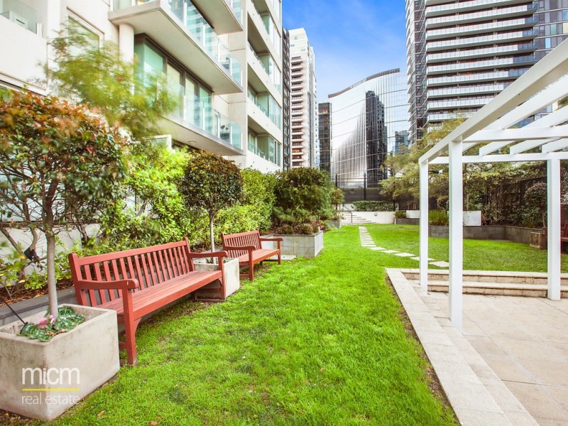 261/83 Whiteman Street, Southbank VIC 3006