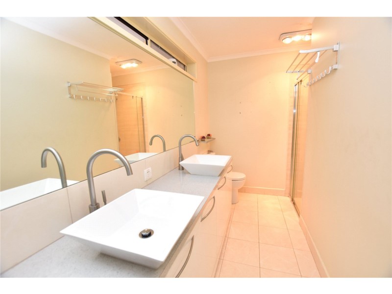 10 Cameron Ave, Altona Meadows VIC 3028