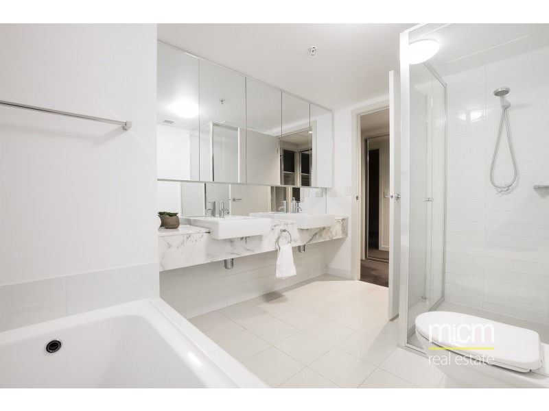 3402/100 Harbour Esplanade, Docklands VIC 3008