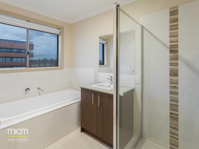 42 Catamaran Drive, Werribee South VIC 3030