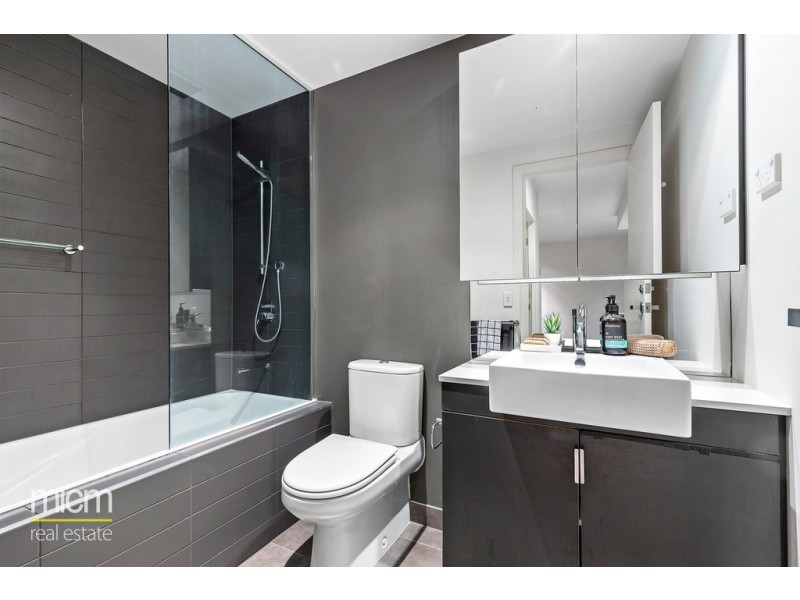 34/801 Bourke Street, Docklands VIC 3008