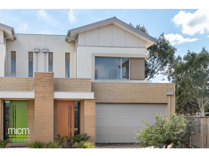 35 Broadbeach Circuit, Point Cook VIC 3030