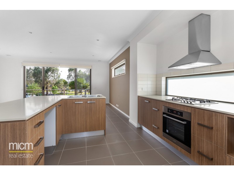 35 Broadbeach Circuit, Point Cook VIC 3030