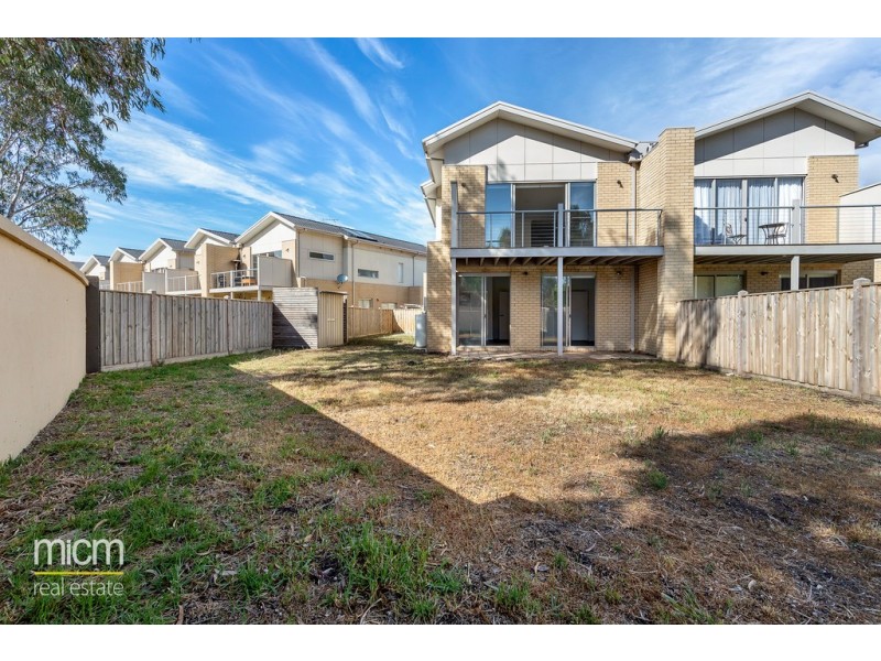 35 Broadbeach Circuit, Point Cook VIC 3030
