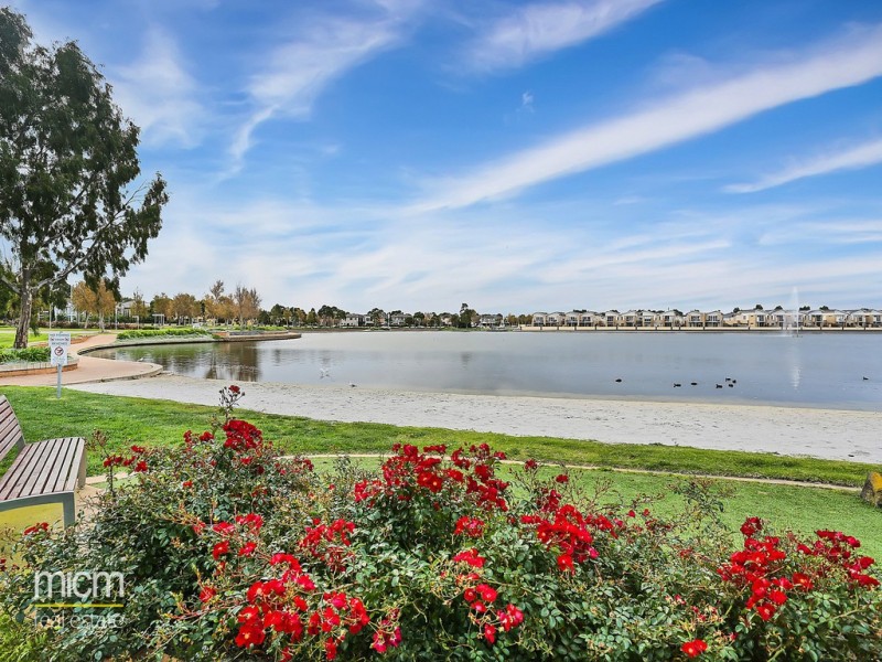 35 Broadbeach Circuit, Point Cook VIC 3030