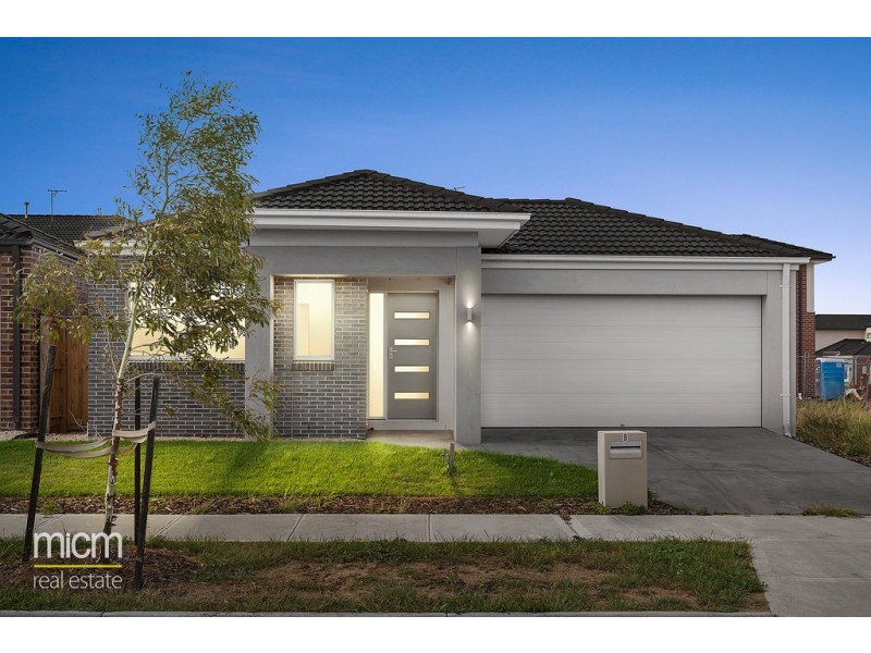 8 Tamworth Grove, Point Cook VIC 3030