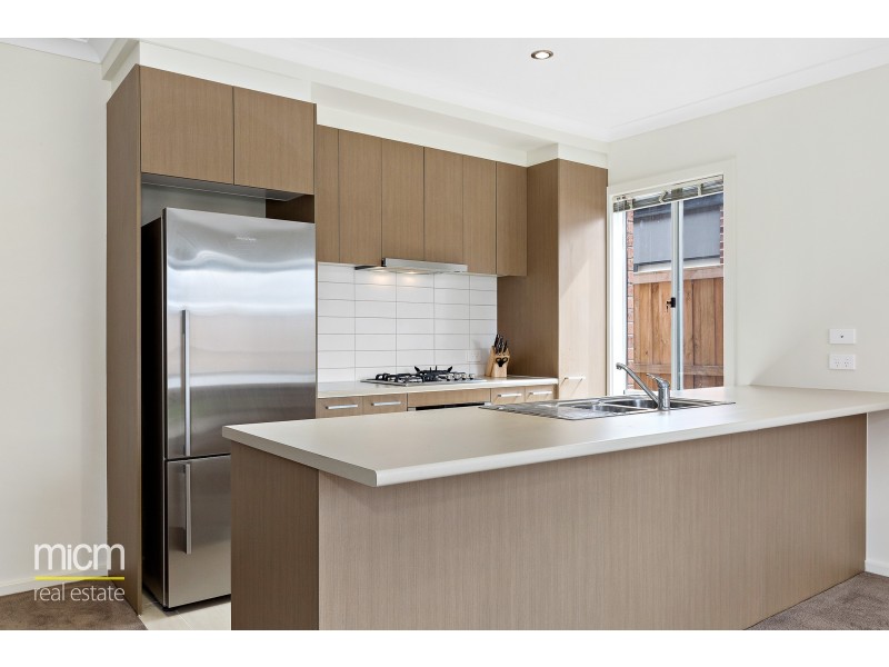 8 Tamworth Grove, Point Cook VIC 3030