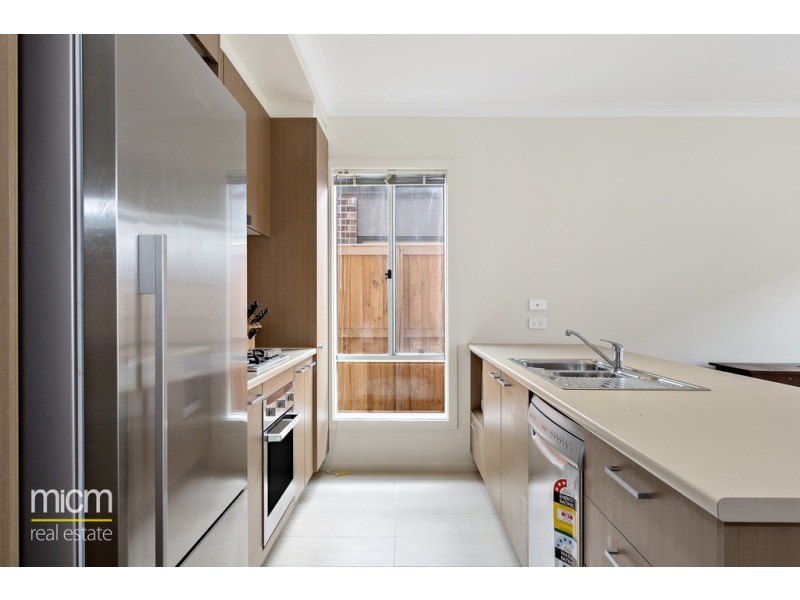 8 Tamworth Grove, Point Cook VIC 3030