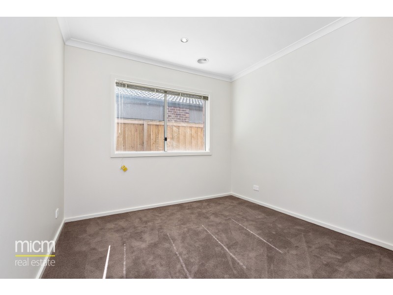 8 Tamworth Grove, Point Cook VIC 3030