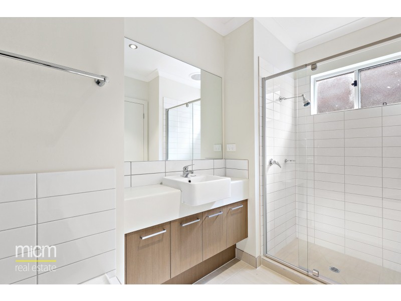 8 Tamworth Grove, Point Cook VIC 3030