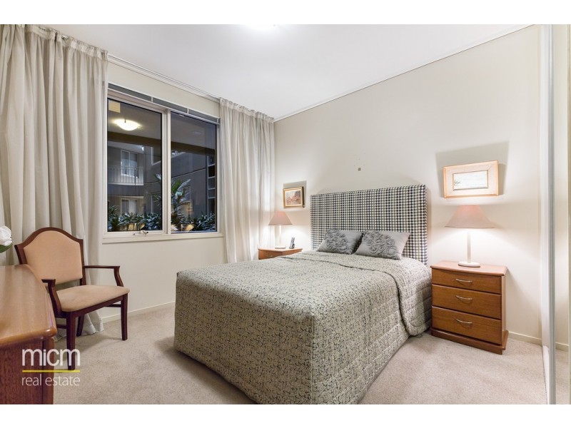 8/23 Queens Road, Melbourne VIC 3004