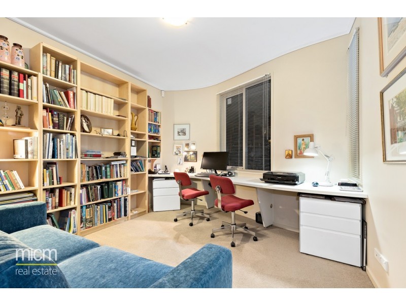 8/23 Queens Road, Melbourne VIC 3004