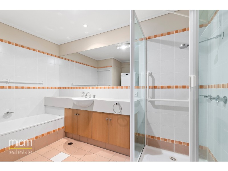 8/23 Queens Road, Melbourne VIC 3004