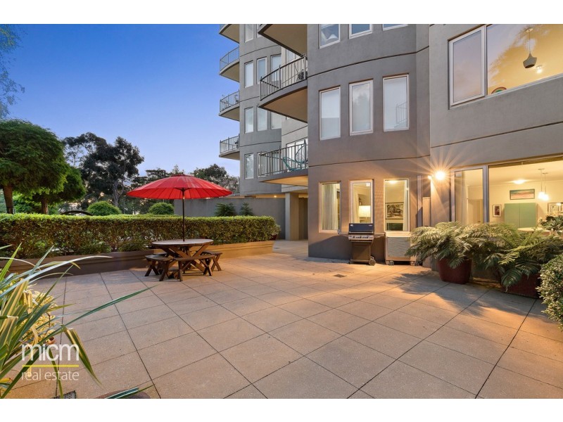 8/23 Queens Road, Melbourne VIC 3004