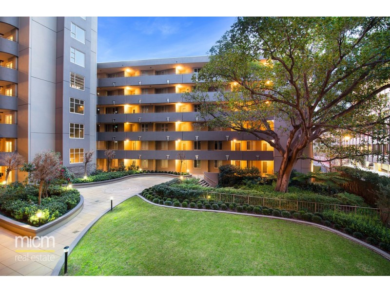 8/23 Queens Road, Melbourne VIC 3004