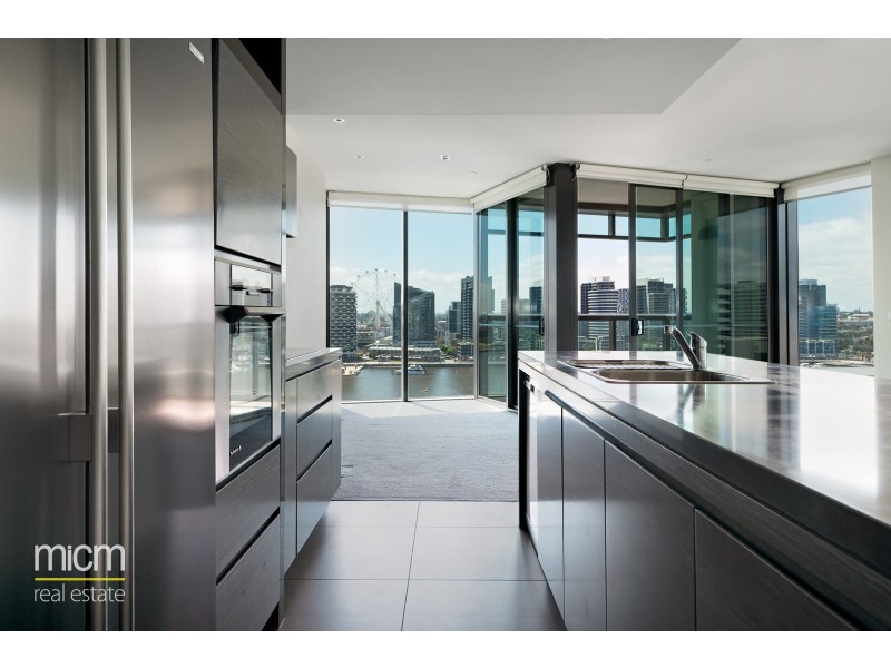 135/8 Waterside Place, Docklands VIC 3008