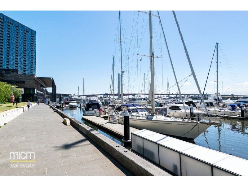 135/8 Waterside Place, Docklands VIC 3008