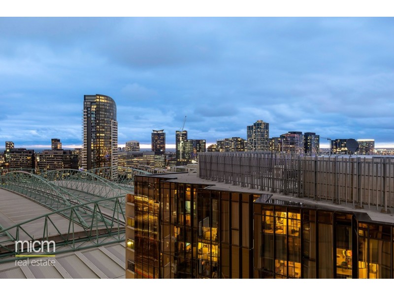 2102/673 La Trobe Street, Docklands VIC 3008
