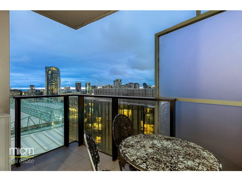 2102/673 La Trobe Street, Docklands VIC 3008